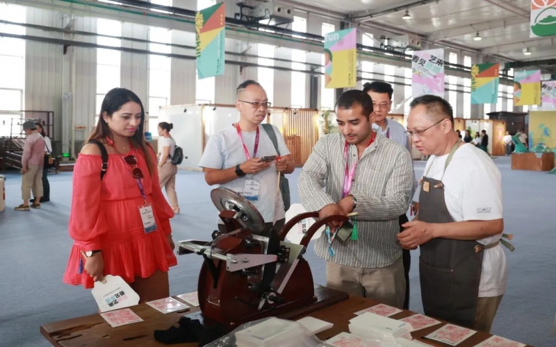 非遺市集開幕第二天！讓非遺走進(jìn)生活，“遺”起潮玩