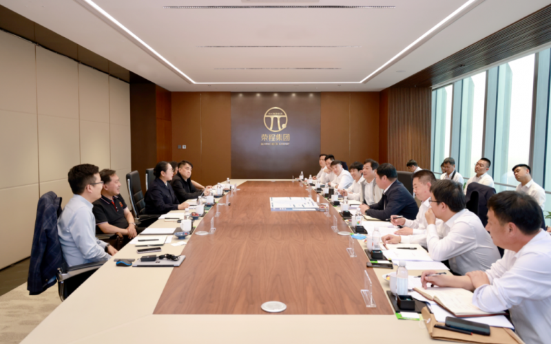 遵化市委書(shū)記楊紹華與榮程集團(tuán)董事會(huì)主席張榮華對(duì)接洽談