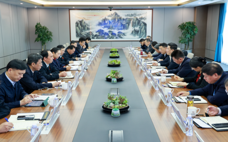 津南區(qū)委副書記、區(qū)長楊灝一行到榮程集團(tuán)調(diào)研慰問