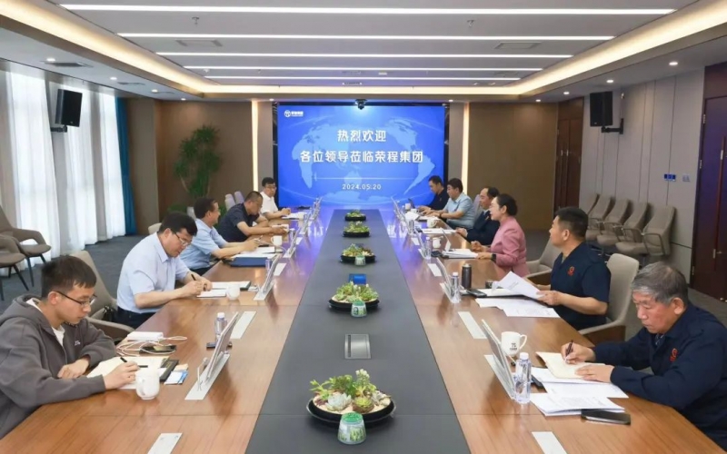 榮程集團(tuán)董事會主席張榮華與全國政協(xié)委員、甘肅省工信廳副廳長黃寶榮座談交流