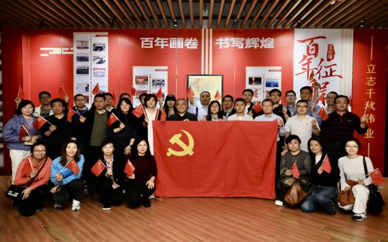 黨建陣地 - 厚植愛國情懷 汲取奮進力量 融誠物產(chǎn)集團本部黨支部組織觀影活動