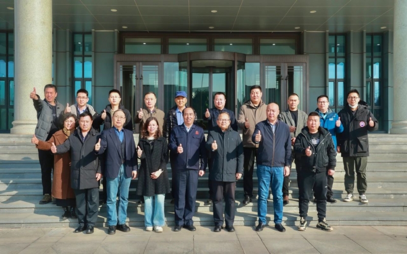 天津市鋼鐵工業(yè)協(xié)會(huì)秘書長(zhǎng)、天津市冶金商會(huì)副會(huì)長(zhǎng)楊勇一行到榮程集團(tuán)座談交流
