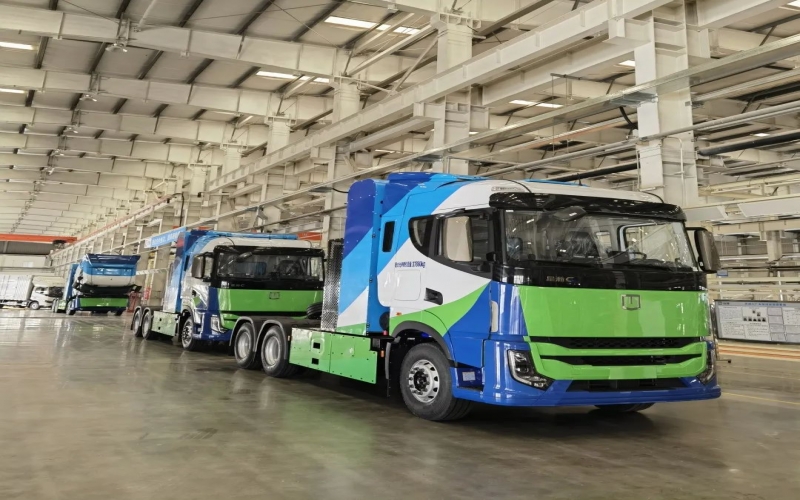 國內(nèi)首批！榮程新能100輛200KW氫能重卡下線